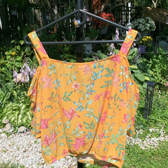 Beautiful off shoulder blouse - Picture 2 of 2